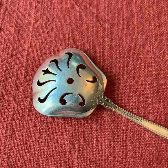 Gorham Chantilly (Lion-Anchor-G) 4 5/8” Solid Bon Bon Spoon 10 Pierce w/Monogram - Picture 4 of 8